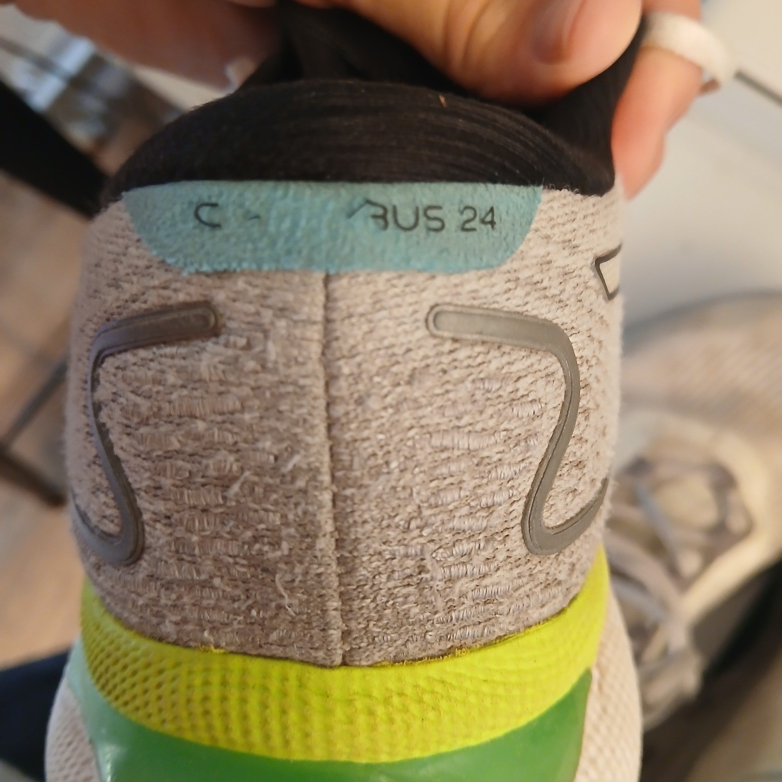 ASICS Gel-Cumulus 24 Mens 8 Grey Lime Running Shoes Sneakers 1011B359