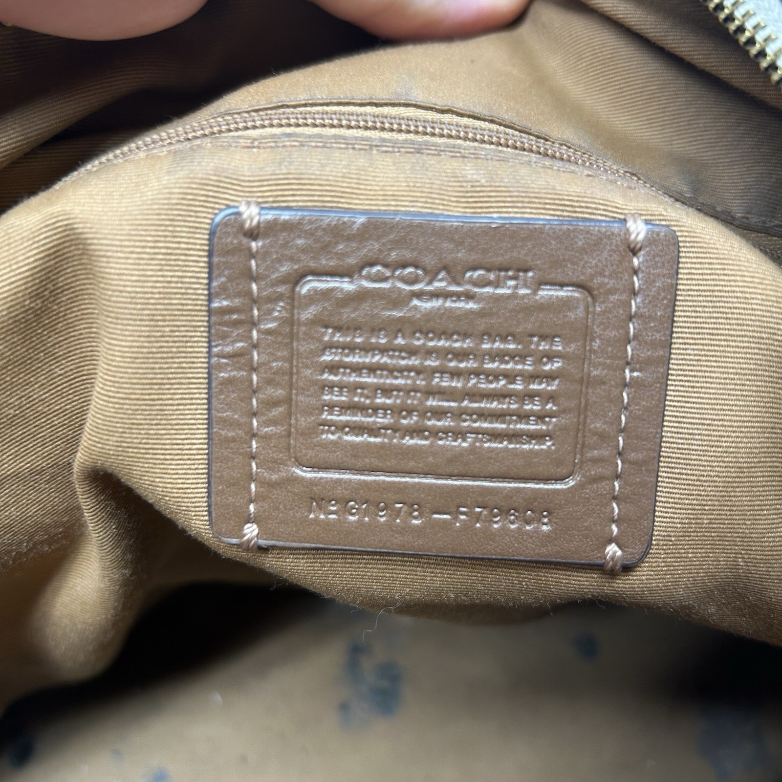 Coach Large Crossgrain Leather Gallery Tote for Women – Chalk White (F79608)