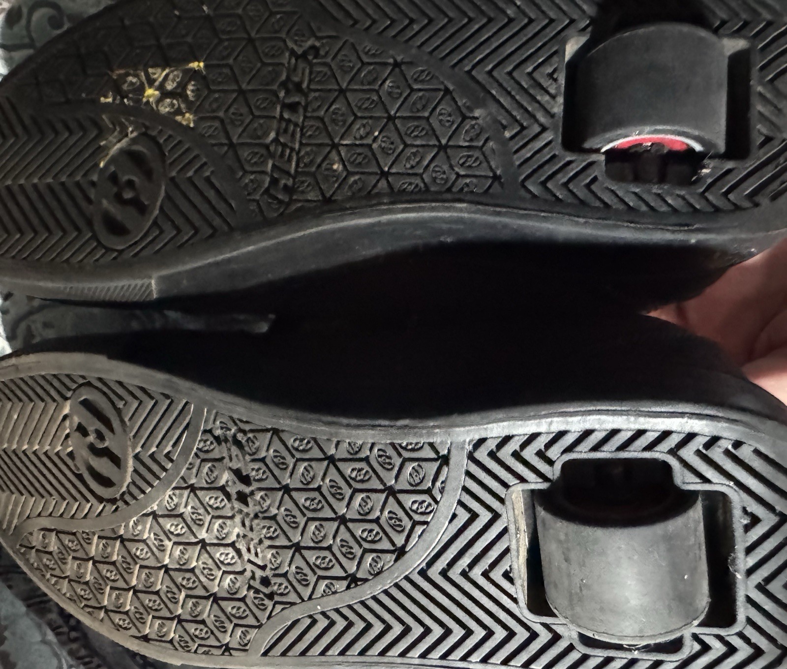 Heelys Pro 20 Black Wheeled Sneaker Youth Size 6 EU 38 UK 5 Canvas