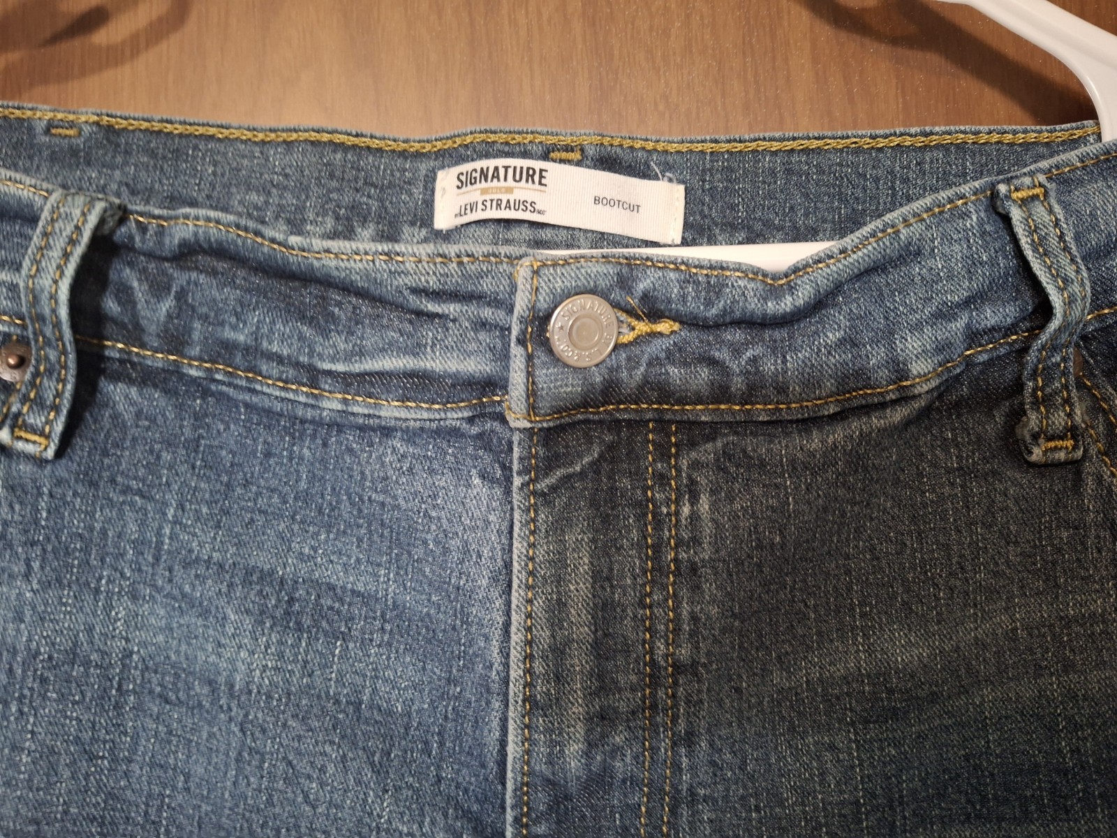 Signature by Levi Strauss Women’s Bootcut Blue Jeans Medium Wash 5-Pocket