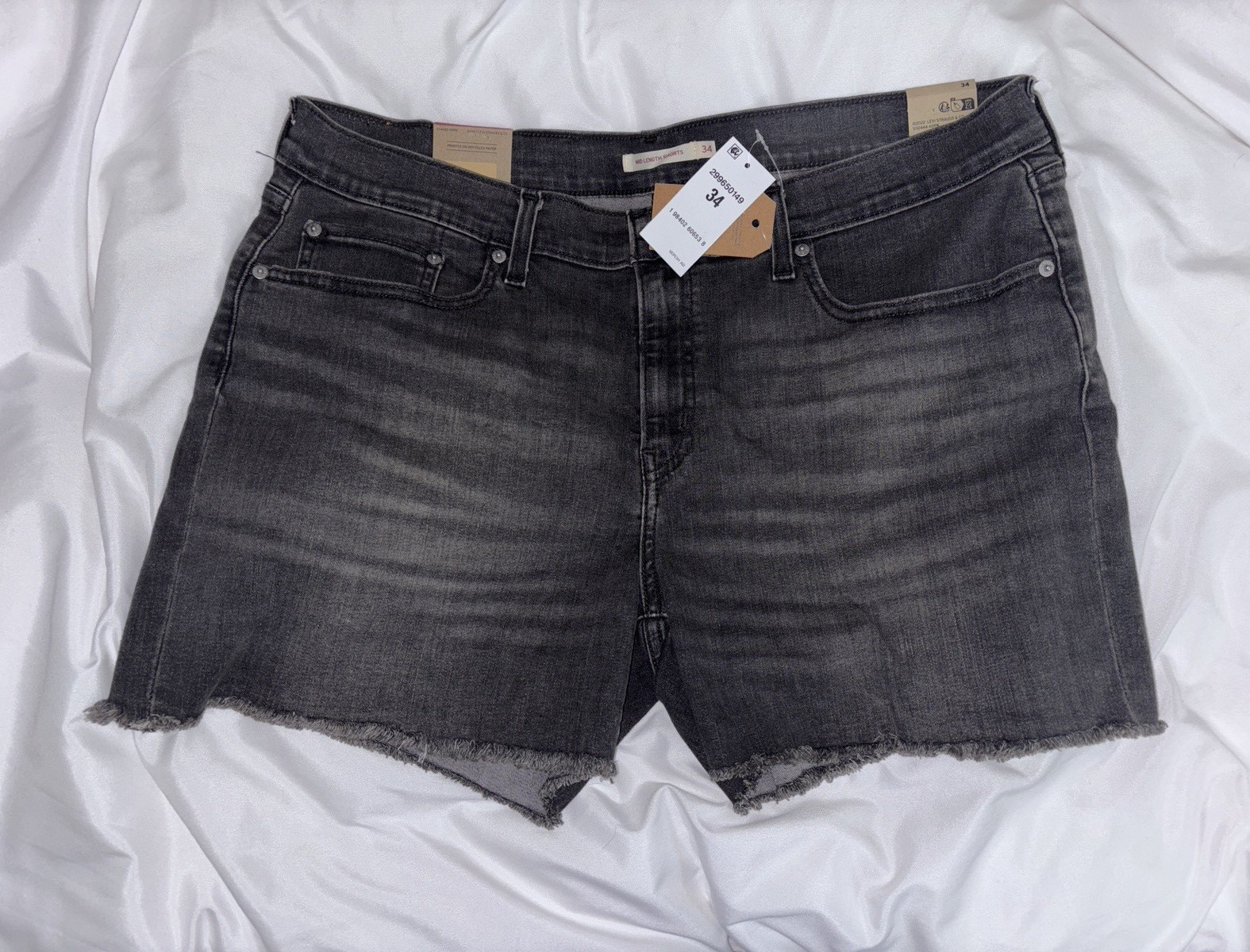 Levi’s Women’s Black Mid-Rise Denim Shorts