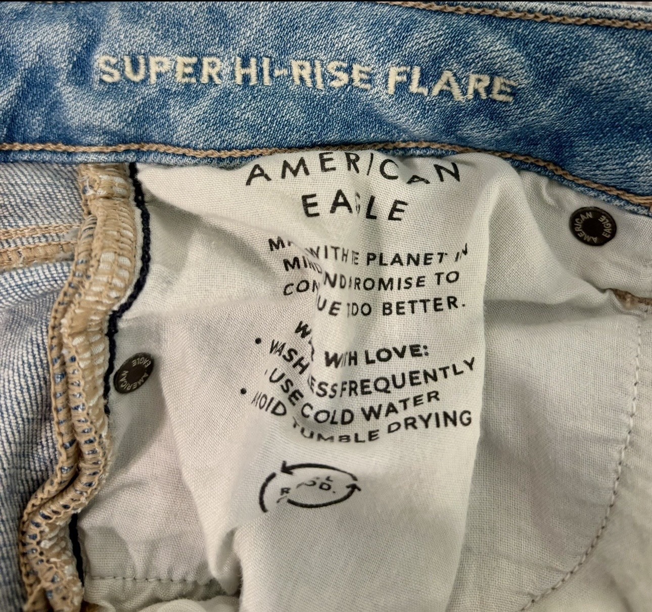 American Eagle Outfitters Super High-Rise Flared Light Wash Jeans size 4 Long