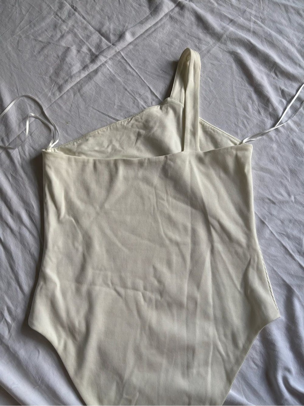 Gauge81 Cream One-Piece Asymmetrical Strap Bodysuit