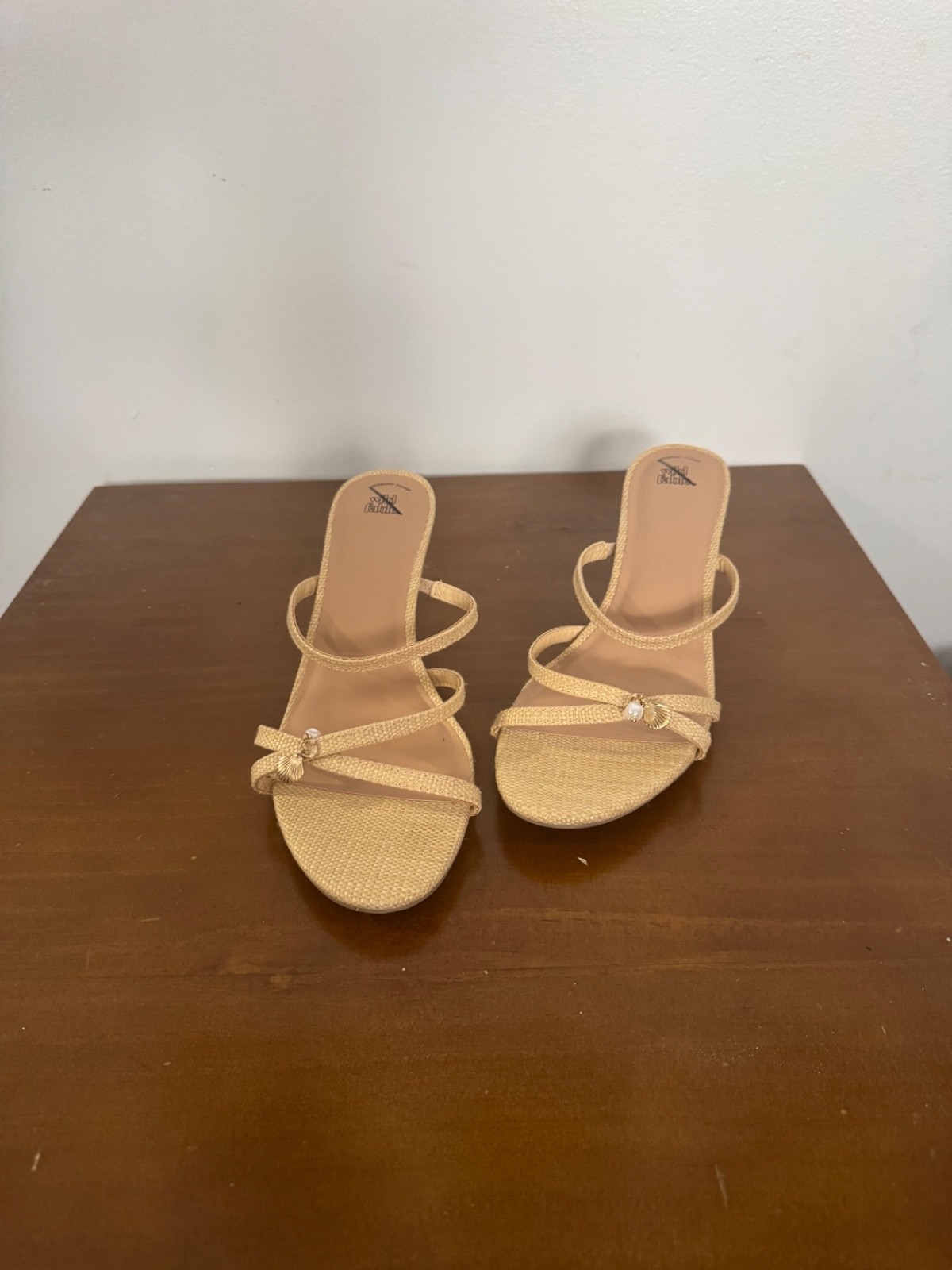 Heel sandal size 8 1/2 memory foam kitten heels