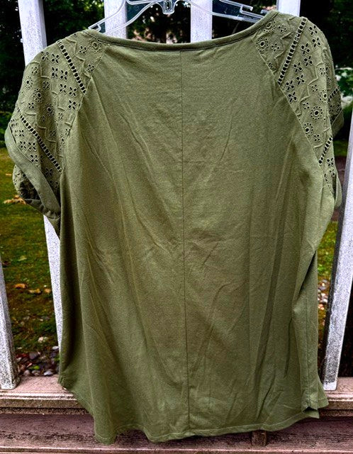 Lane Bryant Pretty Green Embroidered Eyelet T-Shirt Size 14/16 Raglan Sleeves