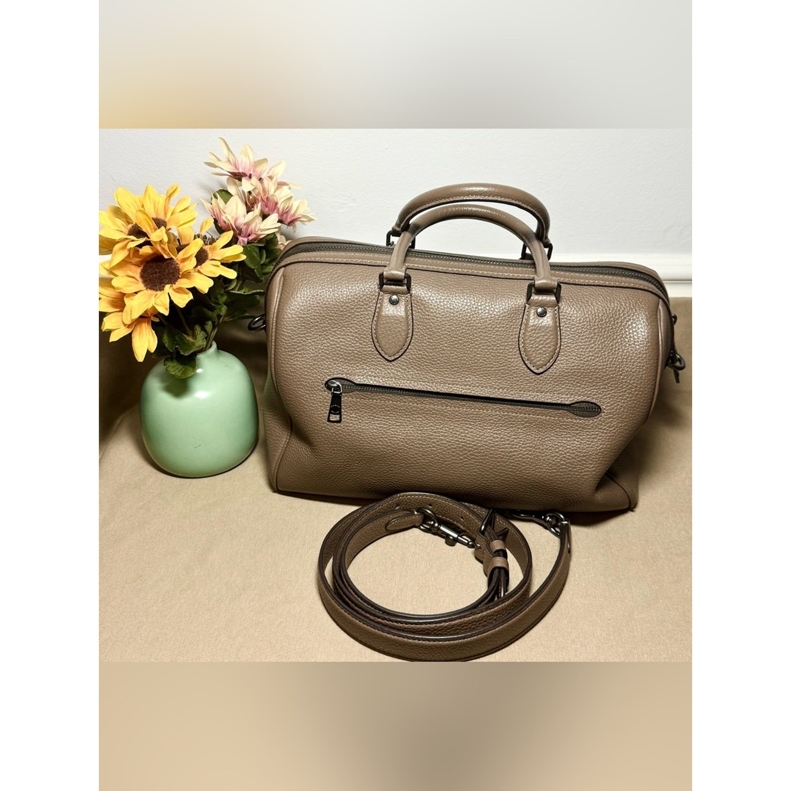 Coach Large Rowan in Sandstone with Gunmetal Hardware | Pebbled Leather | CV960