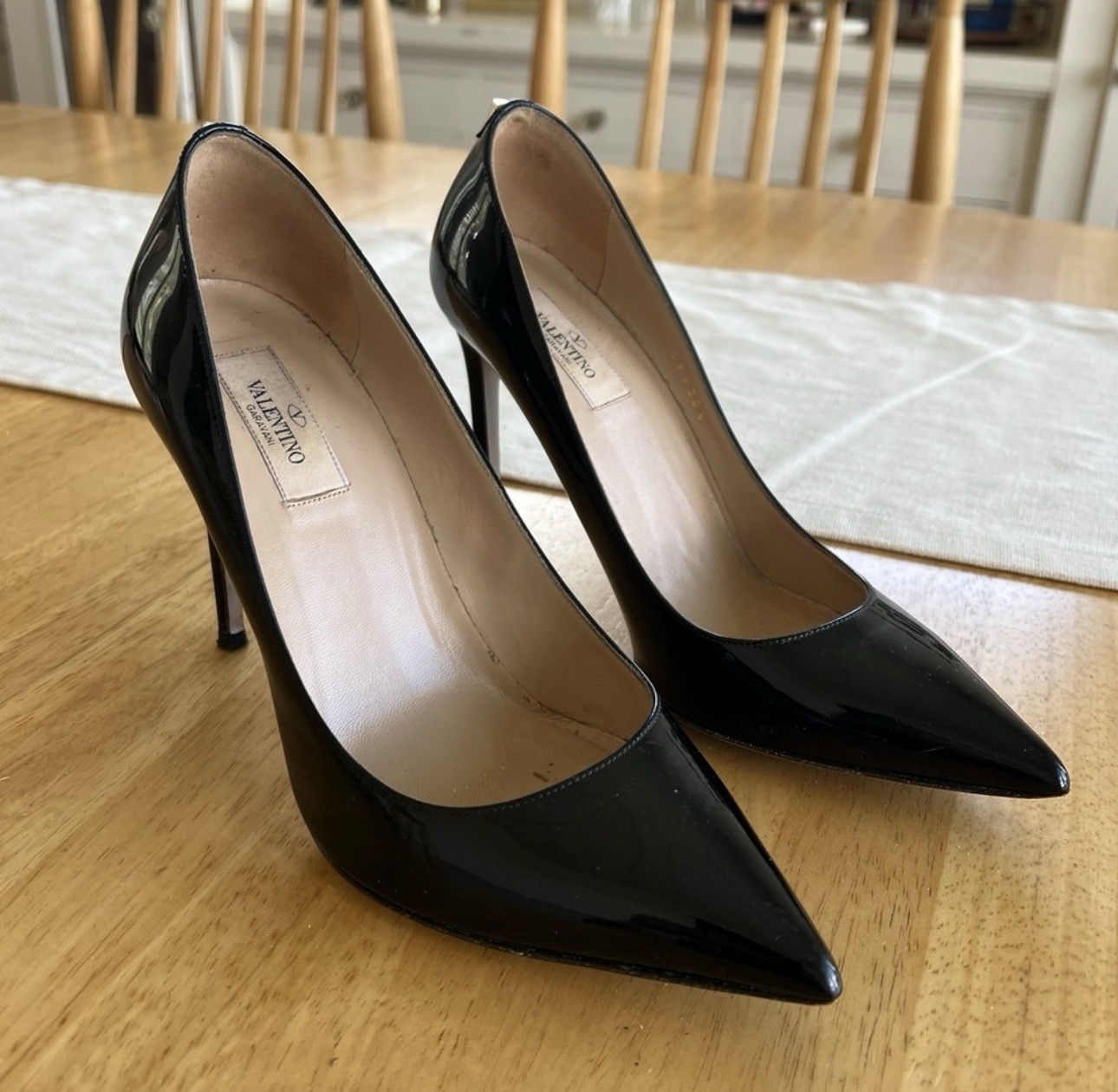 AUTH VALENTINO GARAVANI Rockstud Black Leather Classic Pumps Shoe Heels 38.5