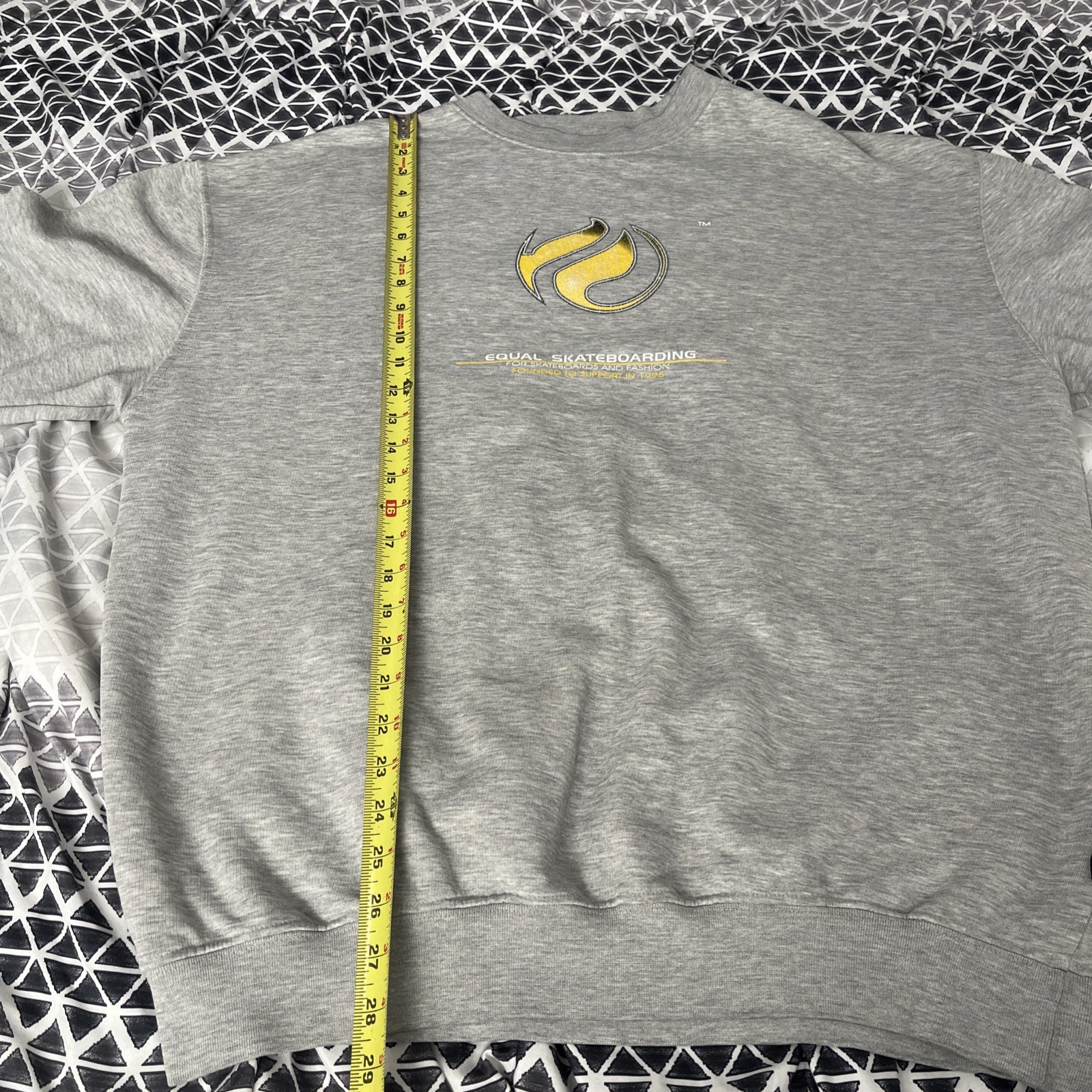 Vintage 90’s Y2K Equal Skateboarding Crewneck Pullover Skate Surf Streetwear XL
