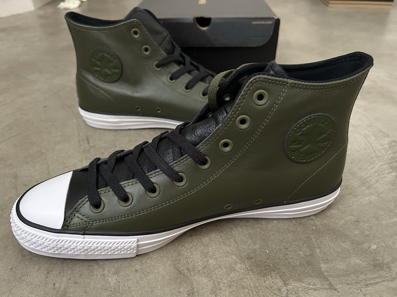 Men Size 11 Converse Chuck Taylor All Star Hi CTAS 2 Tone Leather Herbal / Black