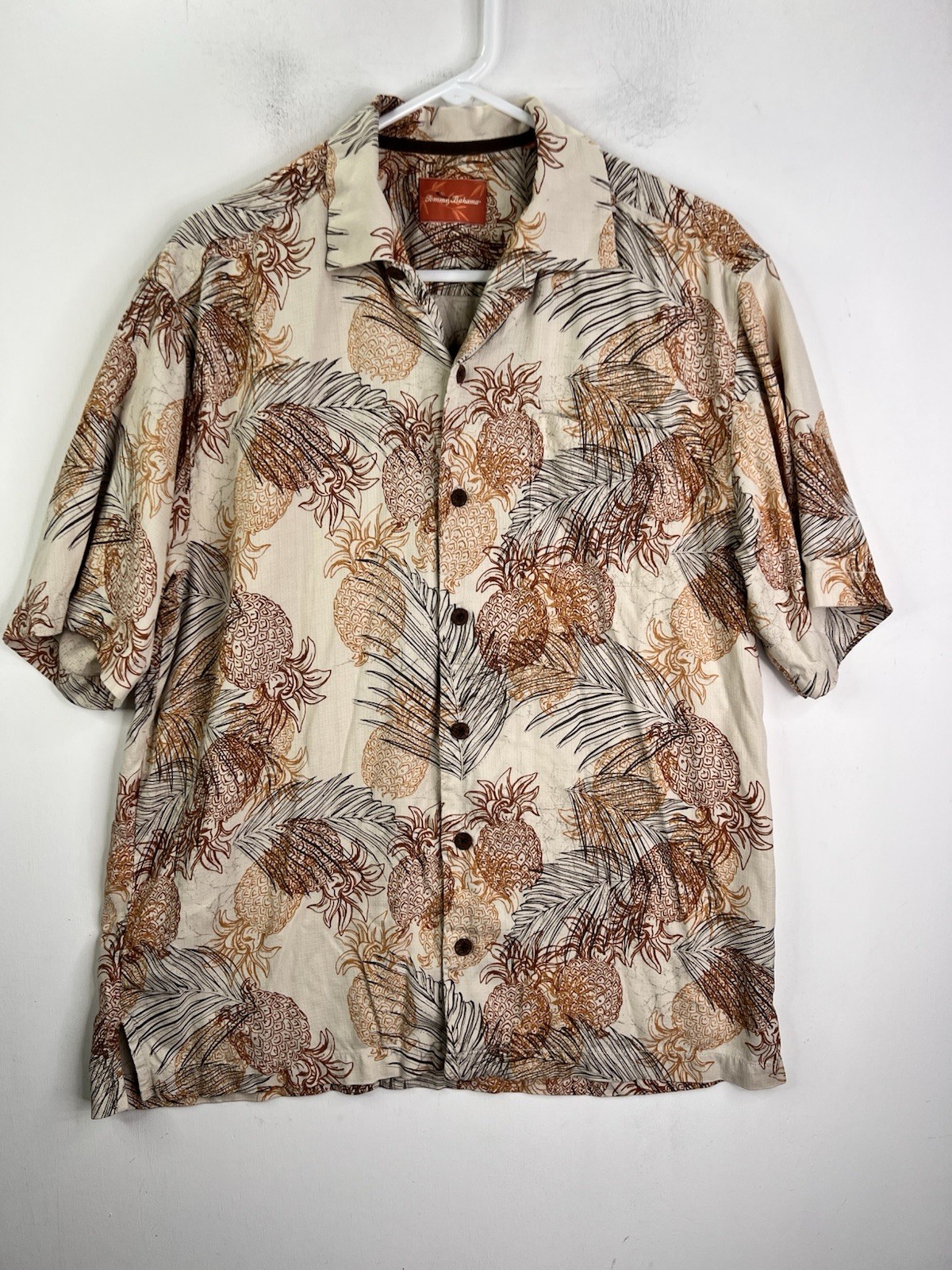 Tommy Bahama Shirt Men’s Medium Beige Floral Pineapple Silk Tropical Hawaiian