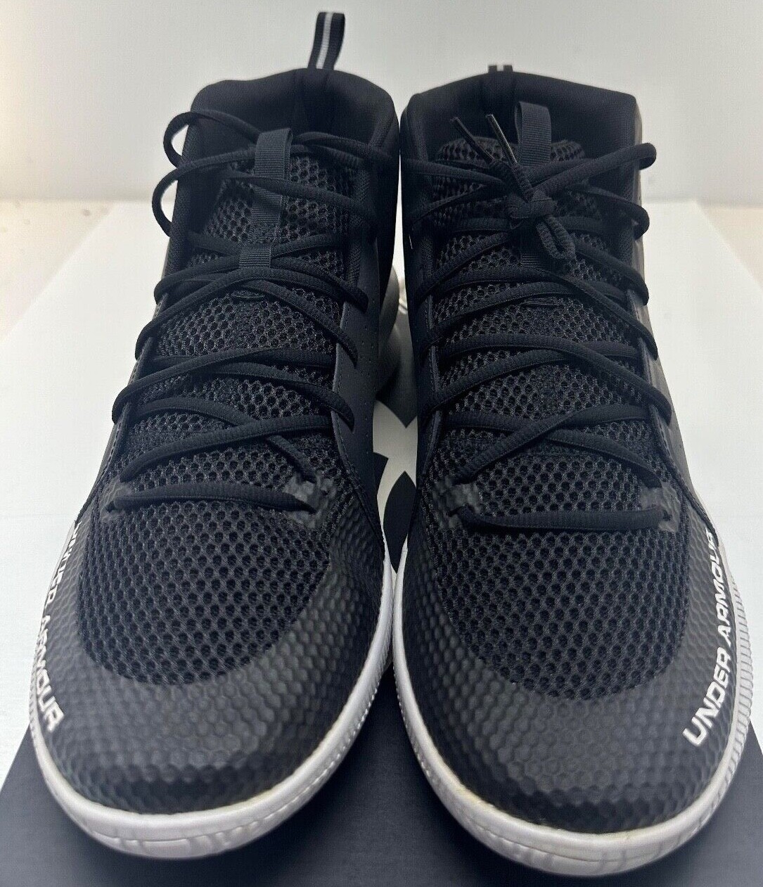 UNDER ARMOUR Jet Men’s Basketball Shoe 3022051-005 Black New with box