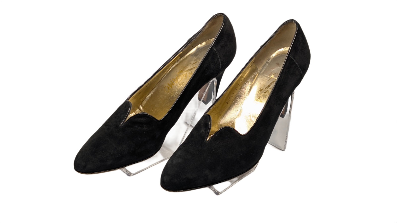 Salvatore Ferragamo 1990’s “Baronessa” Black Suede V-Neck Pumps Heels Size 7AAA
