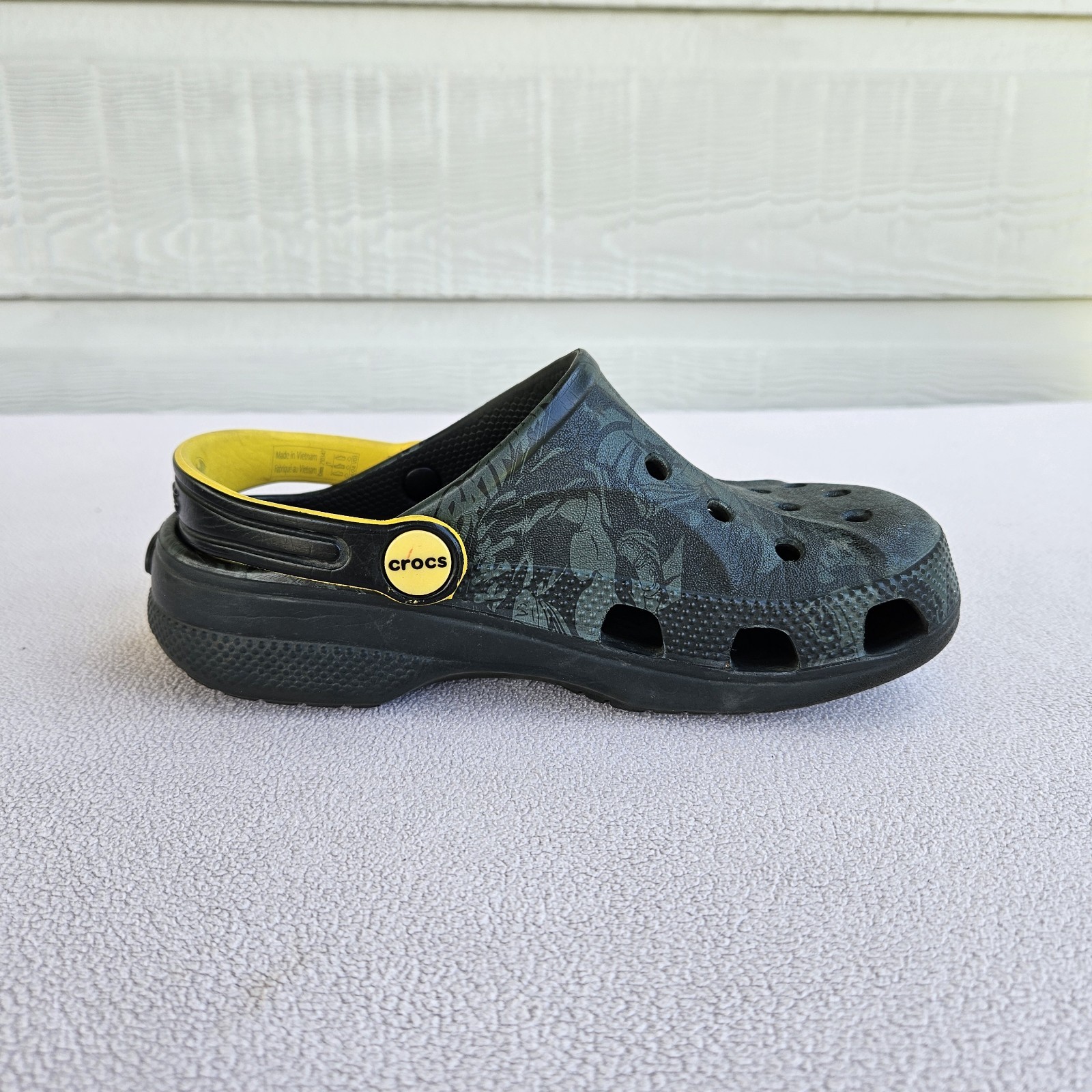Crocs Baya Clog Boy SZ J1 Slip-On Black Batman Superhero Water Resistant