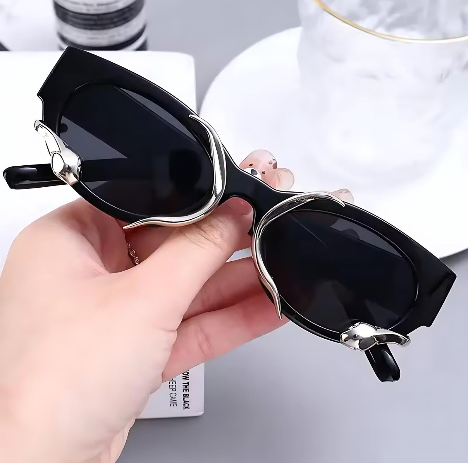 Unisex Retro Black Rectangle Sunglasses with Silver Horn Metal Accents – 141mm
