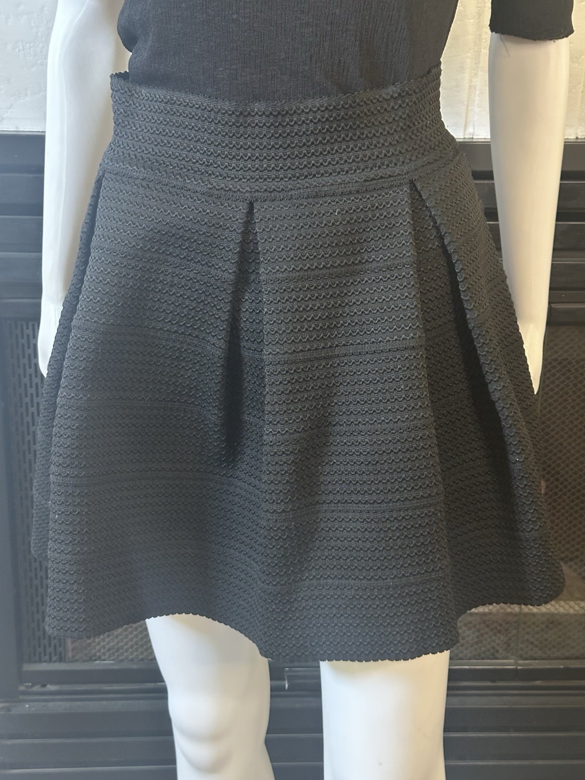 Finesse Black Mini A-line Skirt Size Small Length 17” Zipper Closure