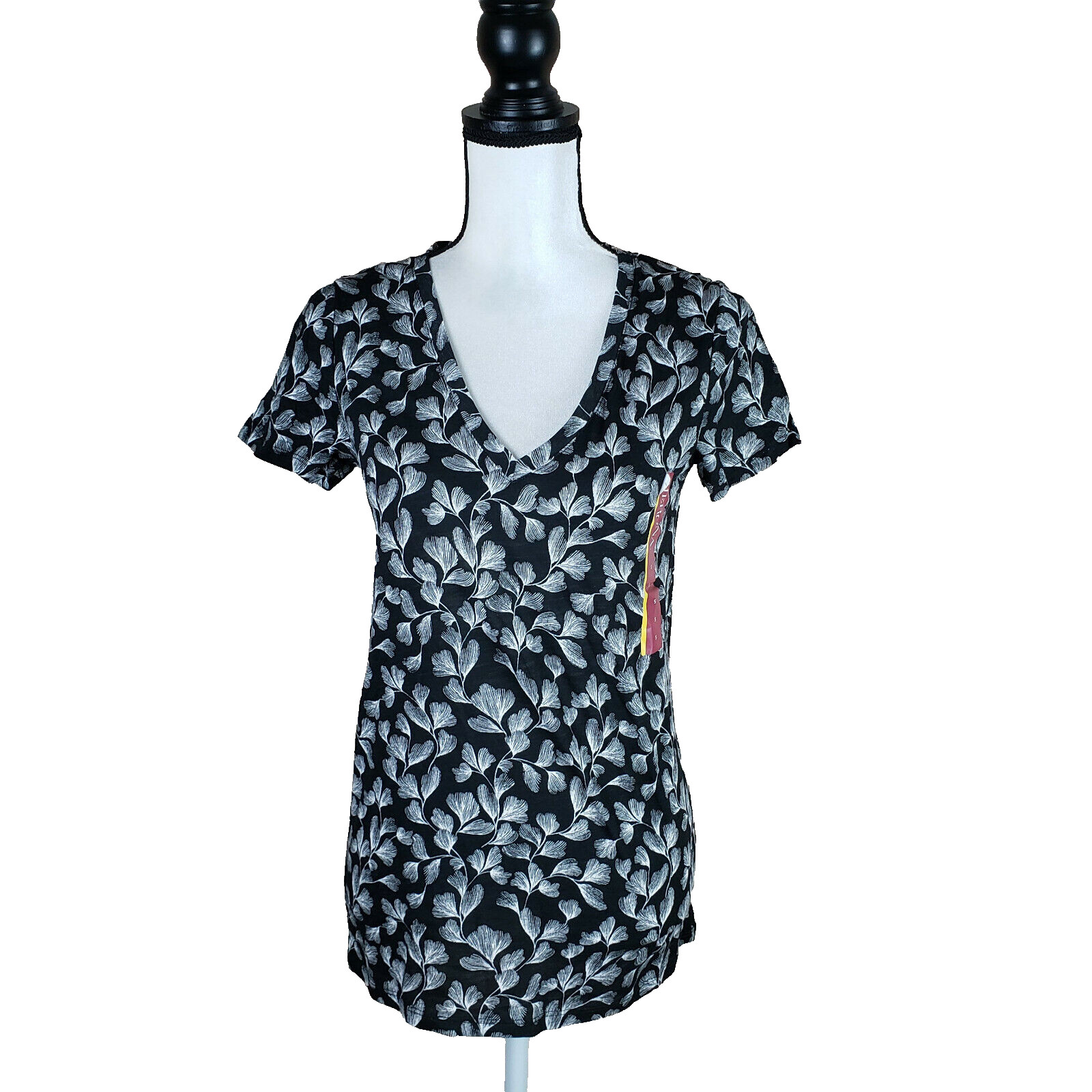 MERONA NWT SS Tee T-Shirt Flower or leaf Print Black White Size L