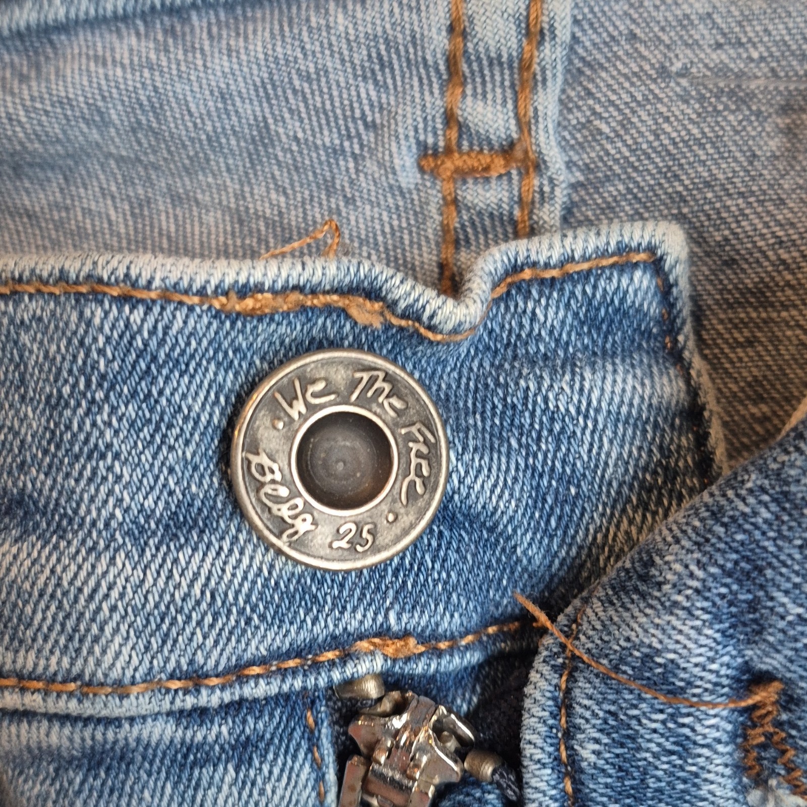We The Free Women’s Straight Jeans Blue Denim, Distressed Fringe Hem size 29