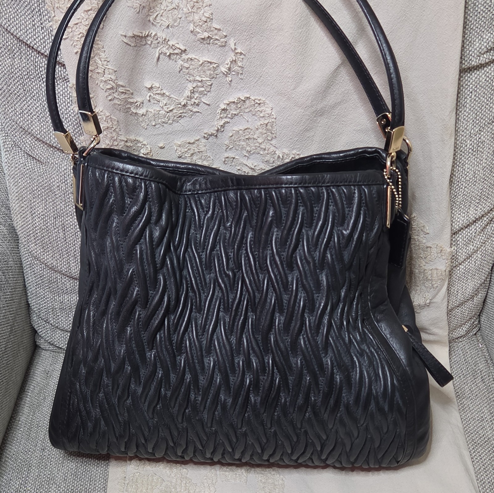 Coach Black Large Shoulder Bag Gold Hardware Zip Closure Purple Lining Pockets