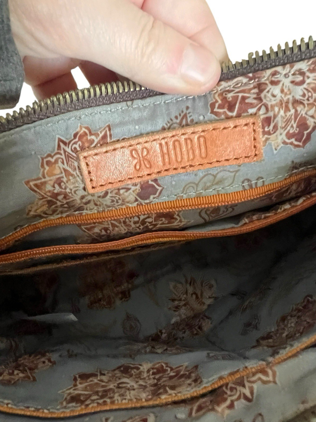 HOBO THE ORIGINAL International Crossbody Aviva Leather Handbag Purse Bag