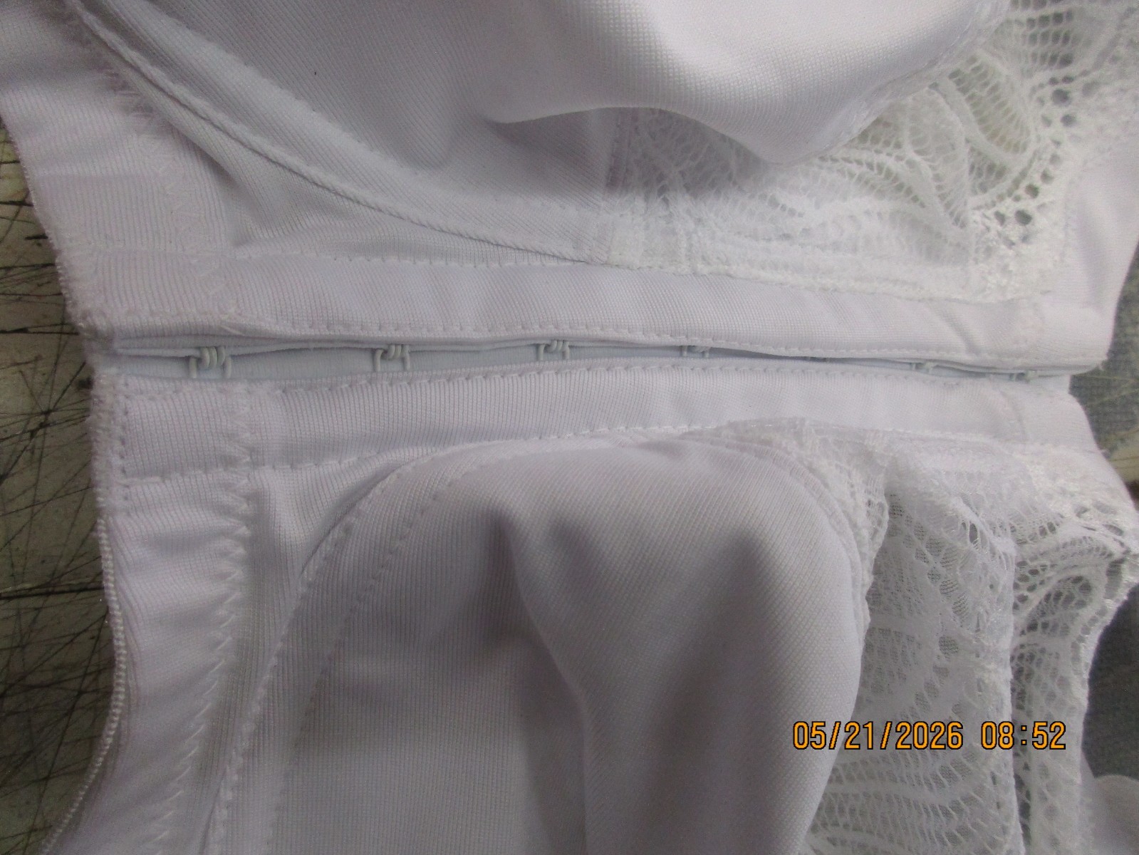 Glamorise 54B MagicLift Natural Shape Front-Closure Wirefree Bra 1210 White
