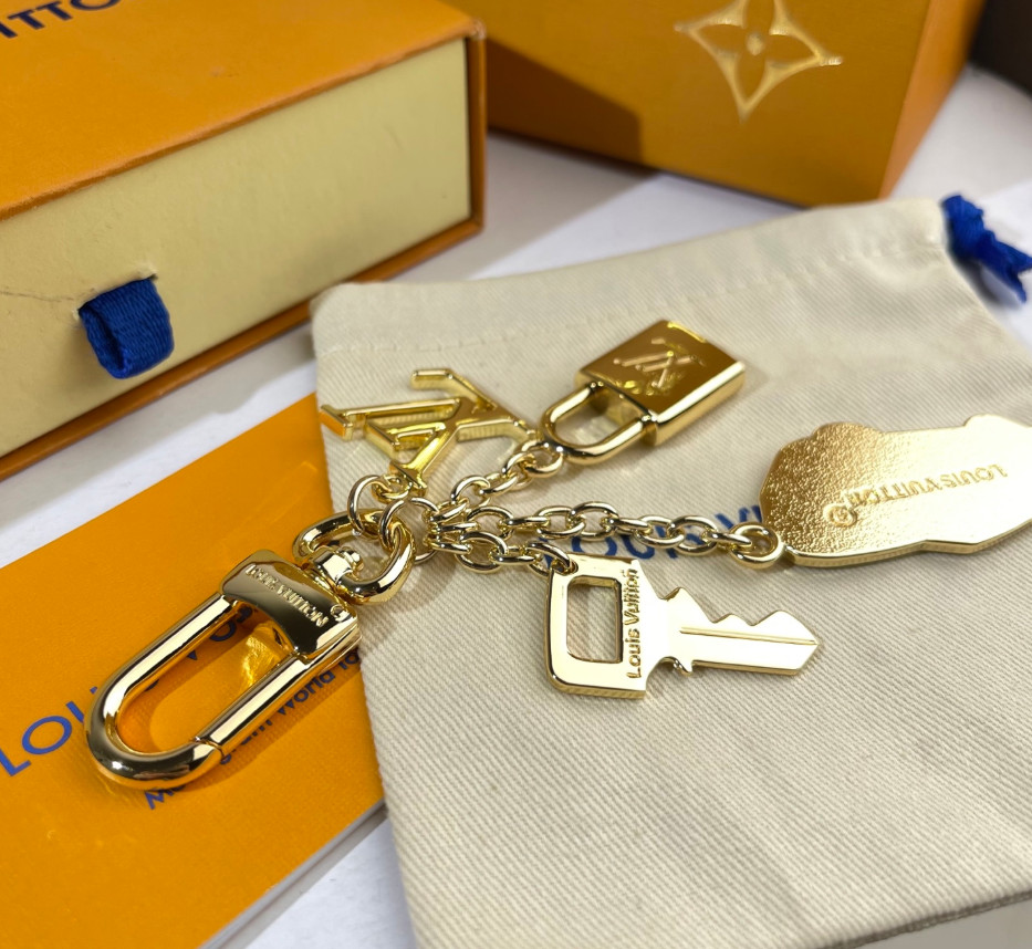 Luxury Red Racing Car Keychain Gold Chain Padlock Key Multi Charm Bag Pendant