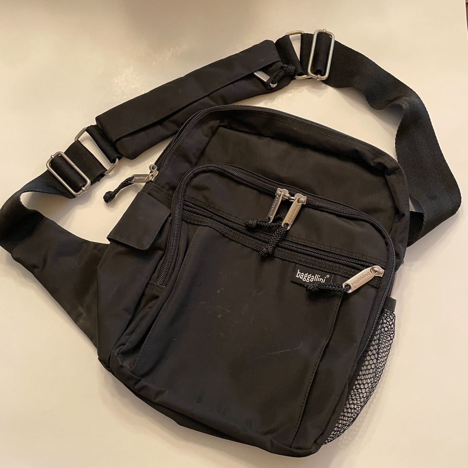 Baggallini Large Central Park Crossbody Travel Bag 11 x 13 x 4.5 inches Black
