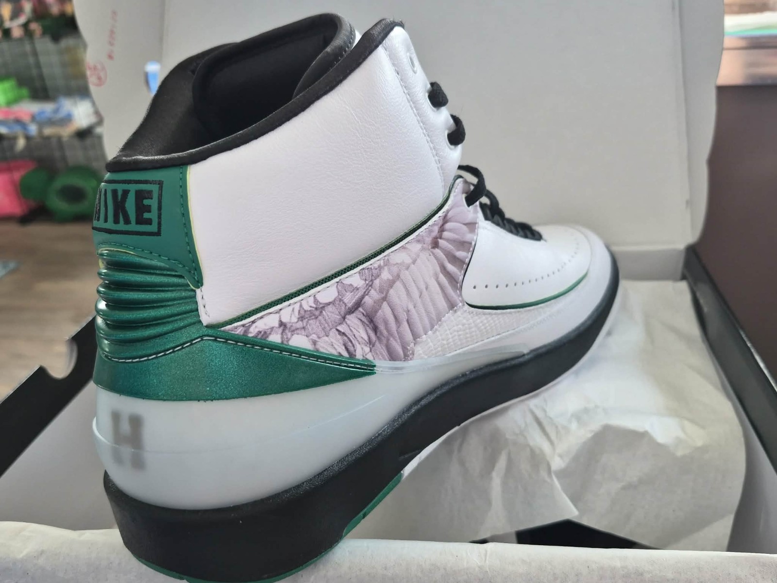 Nike Air Jordan 2 RETRO Mid Top Lace-Up Athletic Sneakers White Green Black NIB