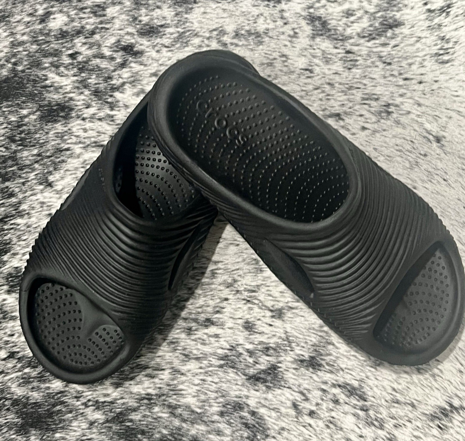 Crocs Slip Ons Unisex Black Size 8
