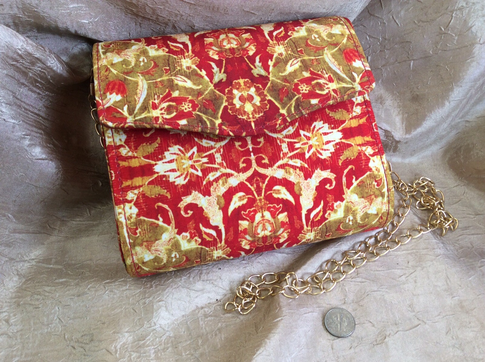 Beautiful IYURA Red & Gold Snap Closure Purse Bag With Gold Tone Shoulder Chain