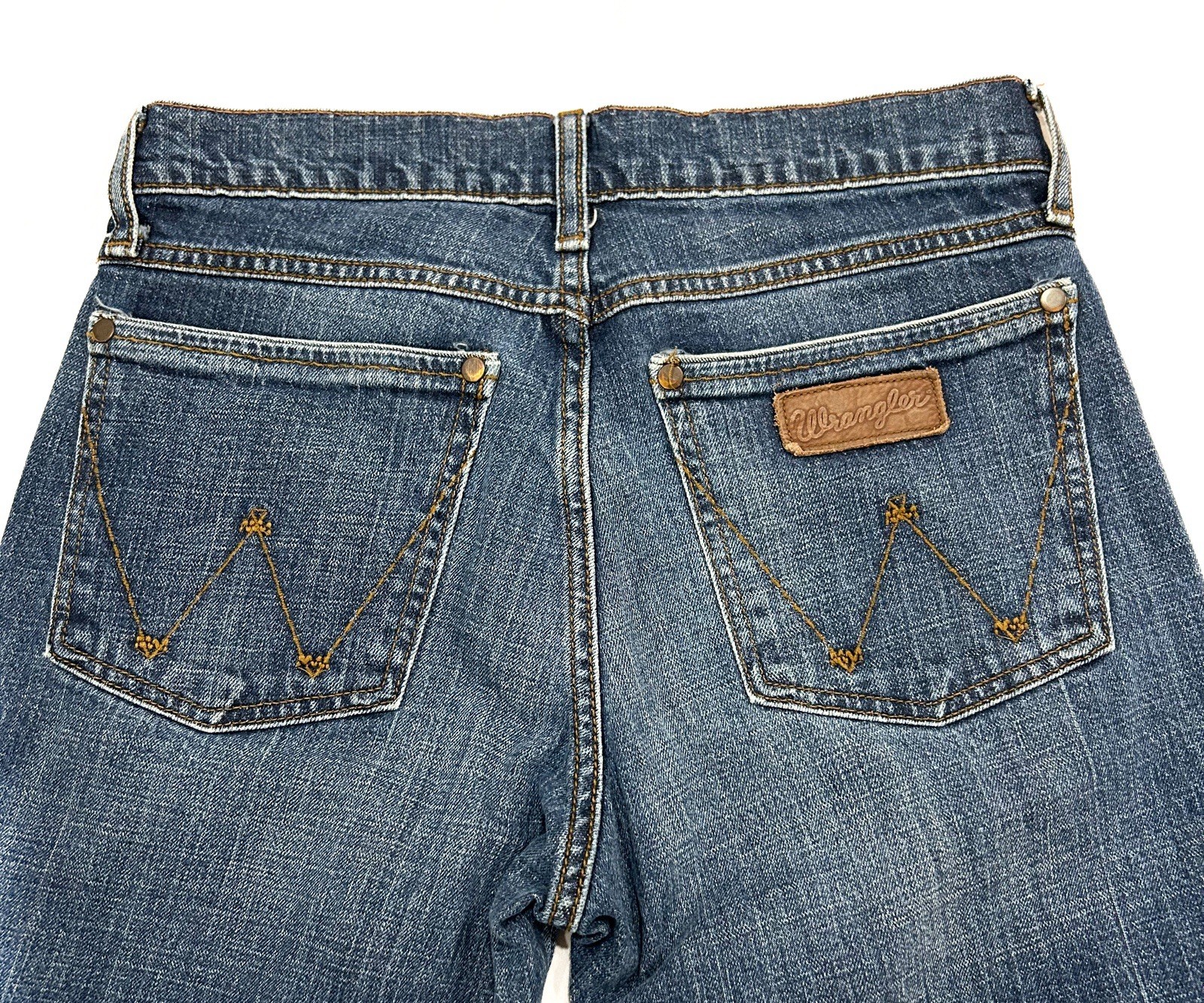 Wrangler Men’s Relaxed Fit Bootcut Blue Denim Jeans Mid Rise Medium Wash 30×30