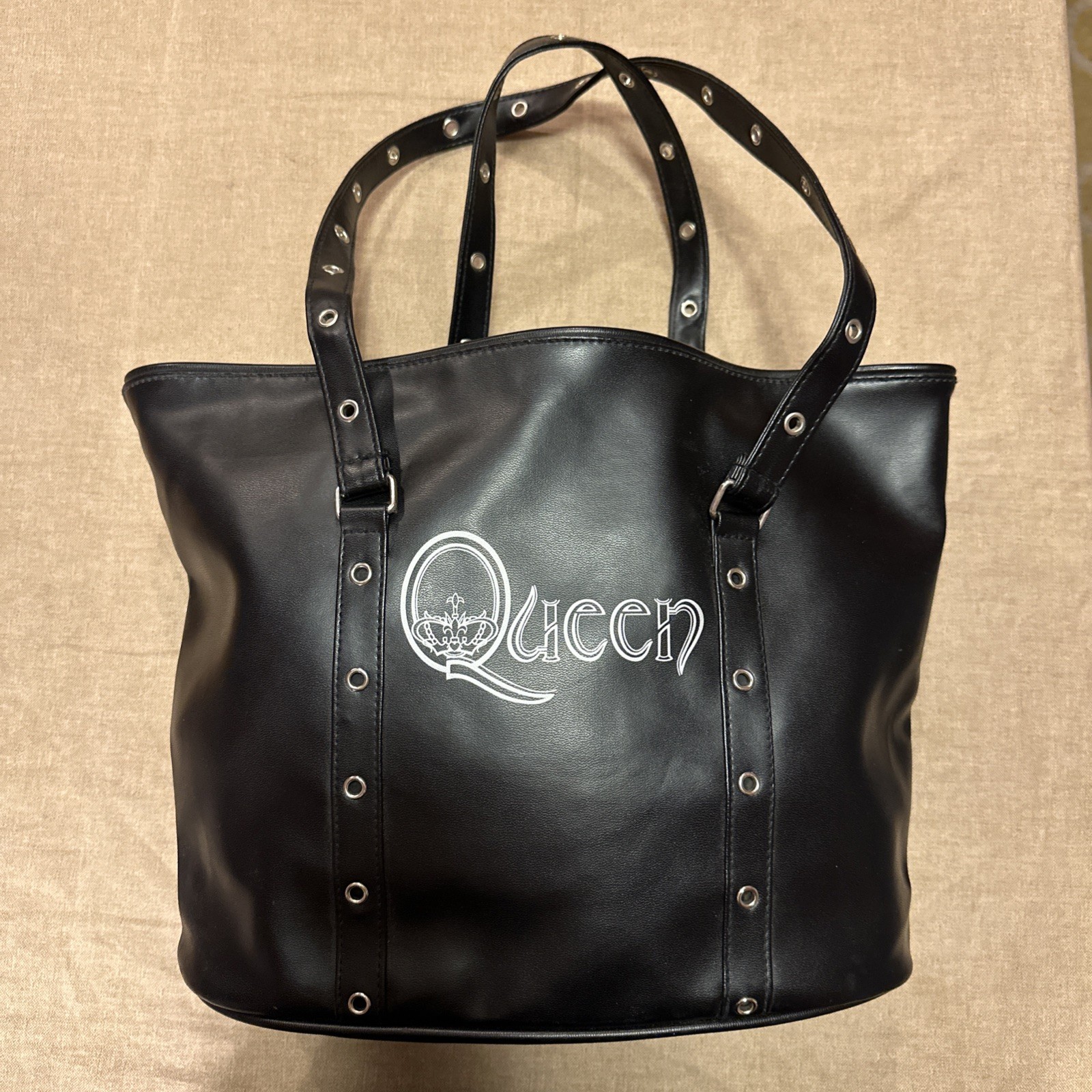 RARE Queen Band x We Will Rock You Limited Run Studded Purse w Logo Lining. NWOT