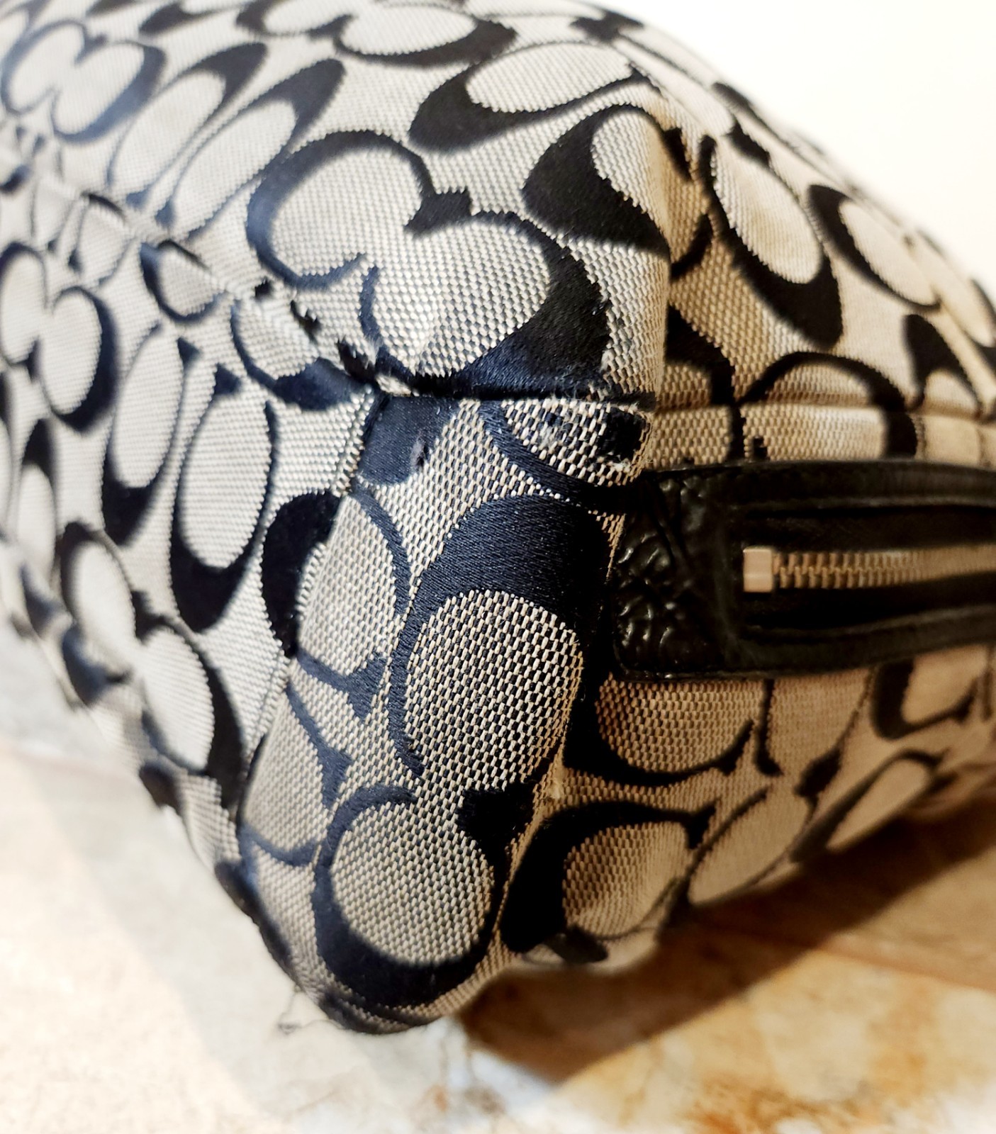 Coach | Vintage Bumblebee Beige Monogram CC Canvas Leather Handle Zip Tote Bag ✨