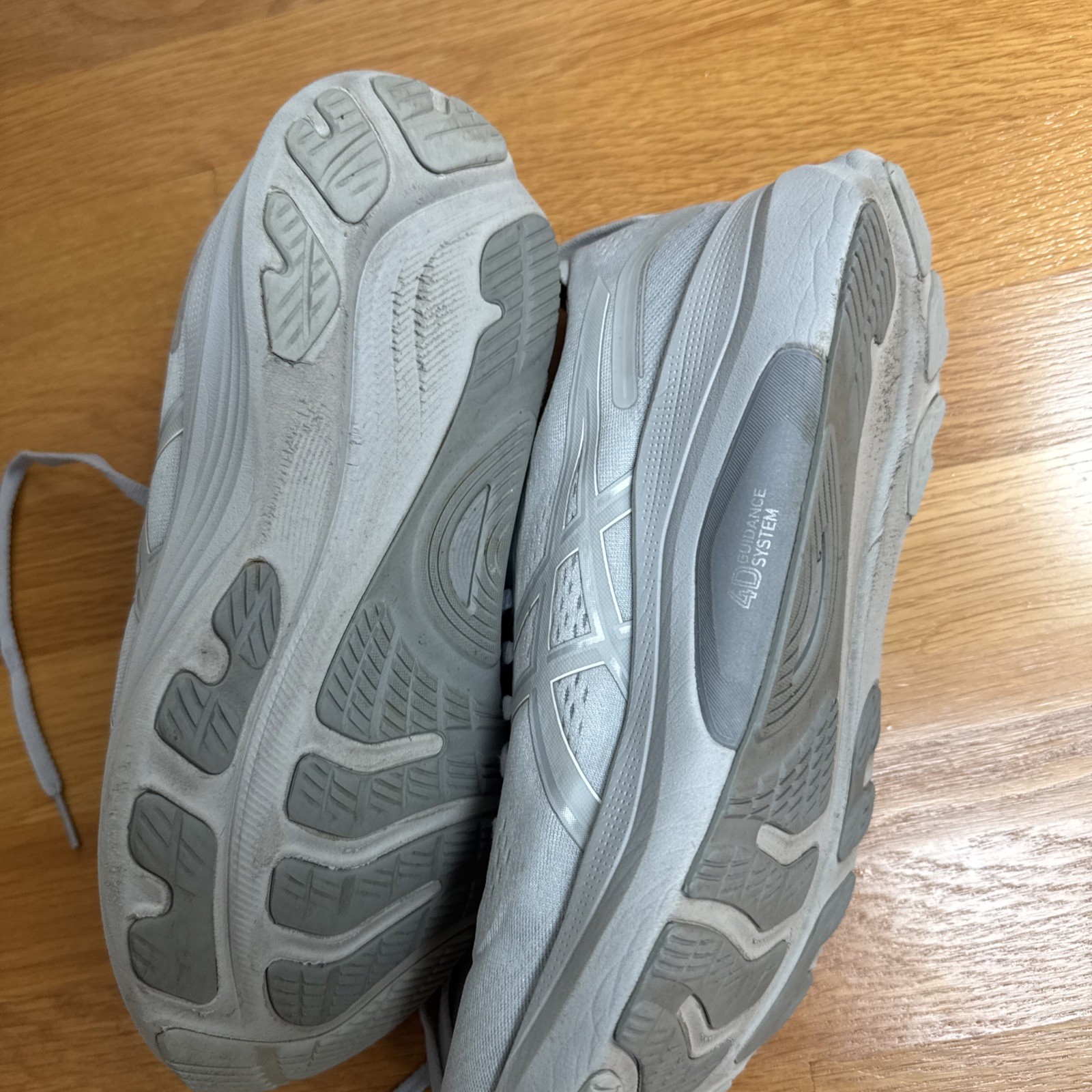 ASICS Gel Kayano 32 light gray size 9
