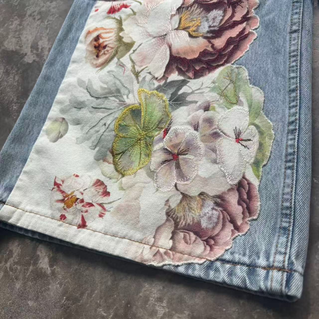 Alice+Olivia AMAZING EMBROIDERED JEAN $ 595 Size 27