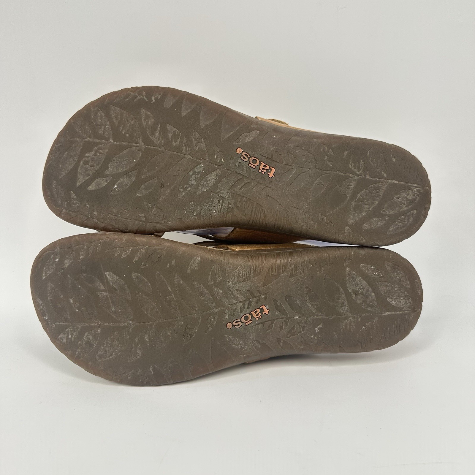 Taos Perfect Women 10 Tan Leather Strappy Toe Loop Adjustable Sandal