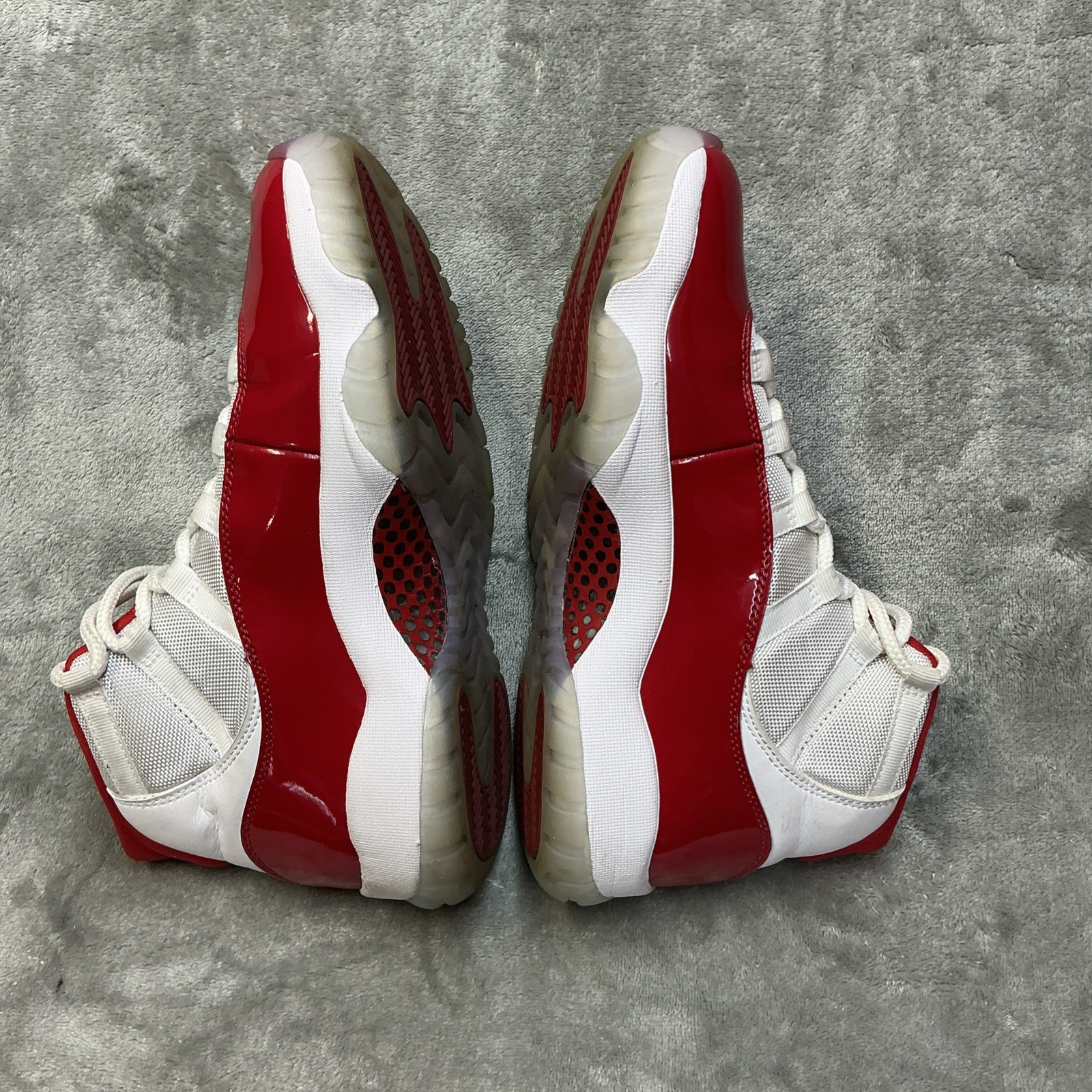 Air Jordan 11 Cherry 2022 Size 9 Mens Red/White paten leather CT8012 116