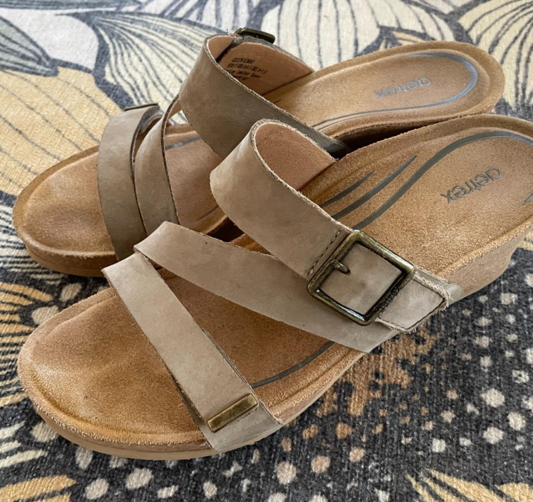 Aetrex Kimmy Women’s Sandals Size 9 9.5 Orthotic Wedge Comfort Support Heels