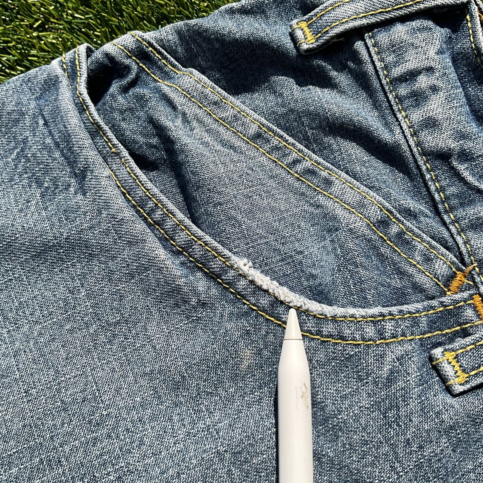 Vintage ‘98 Levi’s SilverTab Baggy Medium Wash Cutoff Jorts