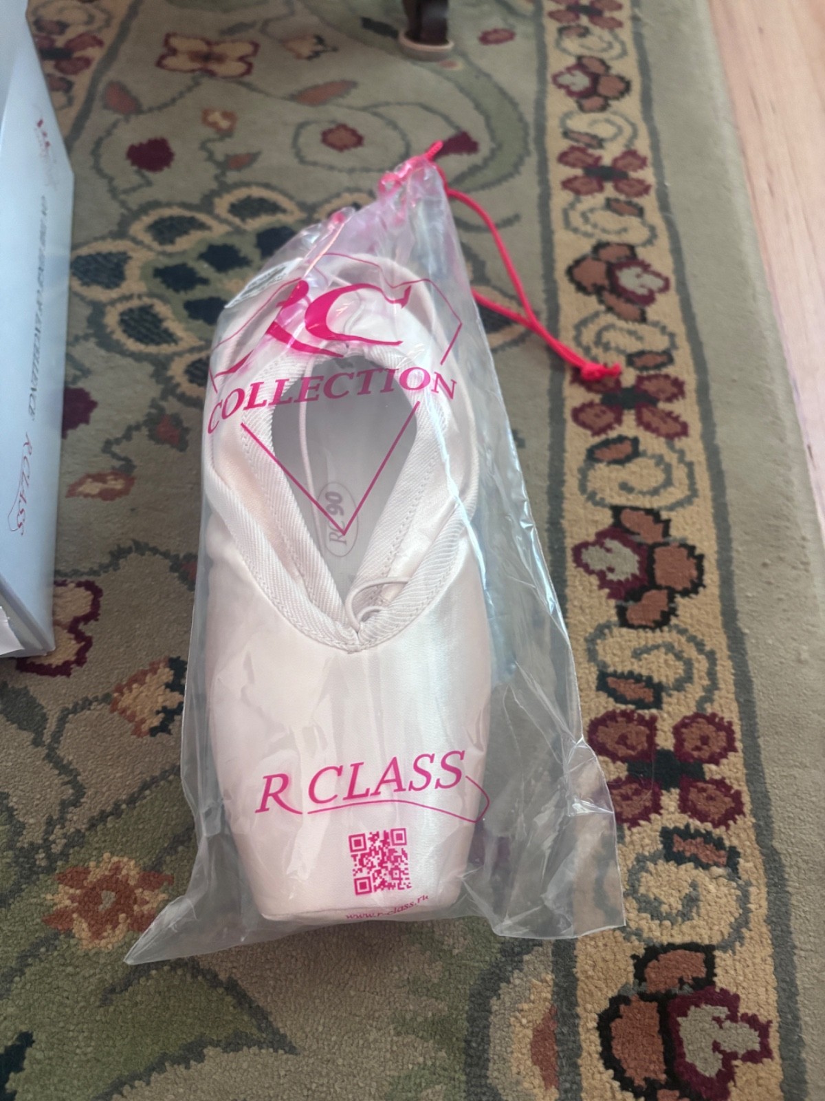 R-Class pointe shoes- RC-90 -3 pairs (size 240, width 5, soft shank)