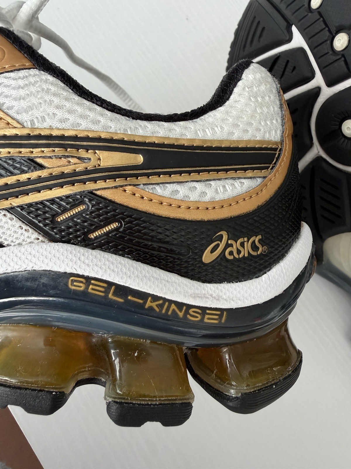 ASICS Gel Kinsei Gold White Black Running Shoes Women’s Size 9 Athletic Sneakers