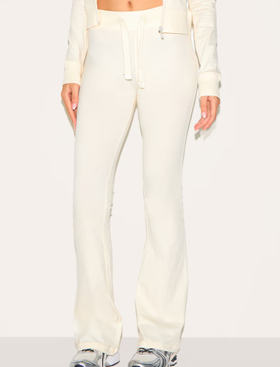 Pretty Little Thing PLT Cream Low Rise Skinny Flare Sweat Pants US Size 4 NWT