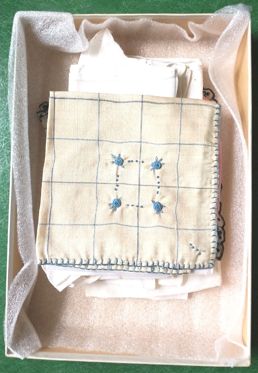 12 Vtg Handkerchiefs in VTG Bunte Chocolates Box~ Embroidery Tatted Crochet