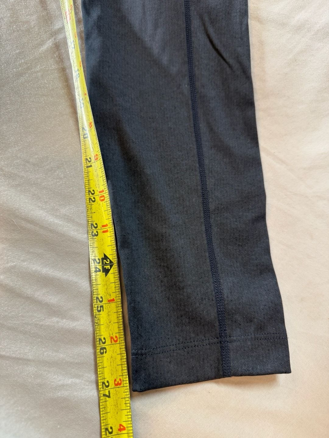 Mondetta Performance + Luxury High-Waisted Side Pocket Leggings in Heathered Dar