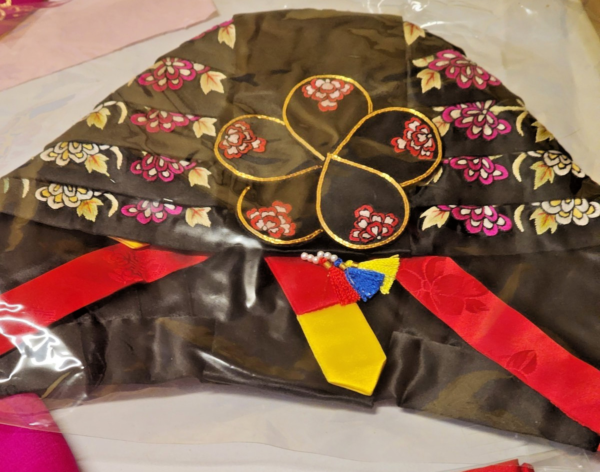 Traditional Korean Hanbok Child’s 3-4 years W/ Shoes 7 piece