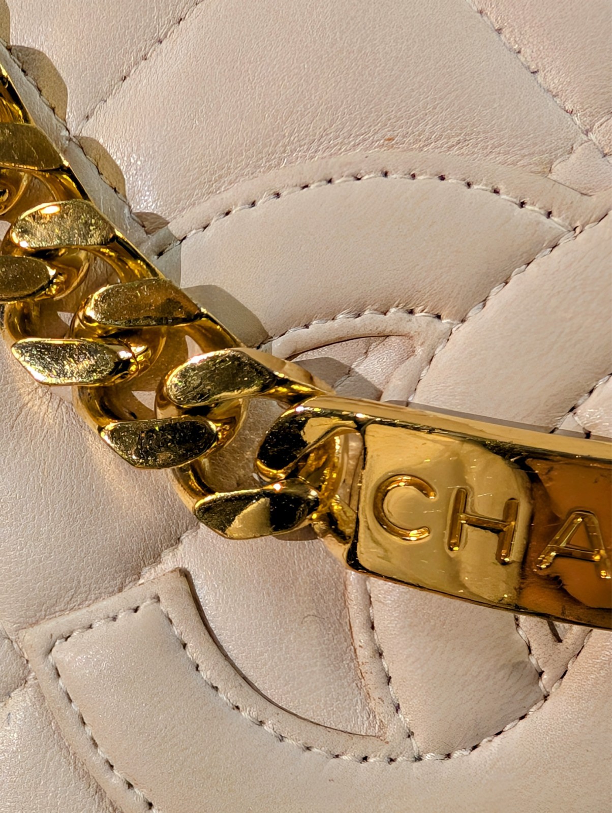 Chanel Vintage Lambskin CC Flap Shoulder Bag with 24K Gold-Plated Logo Chain