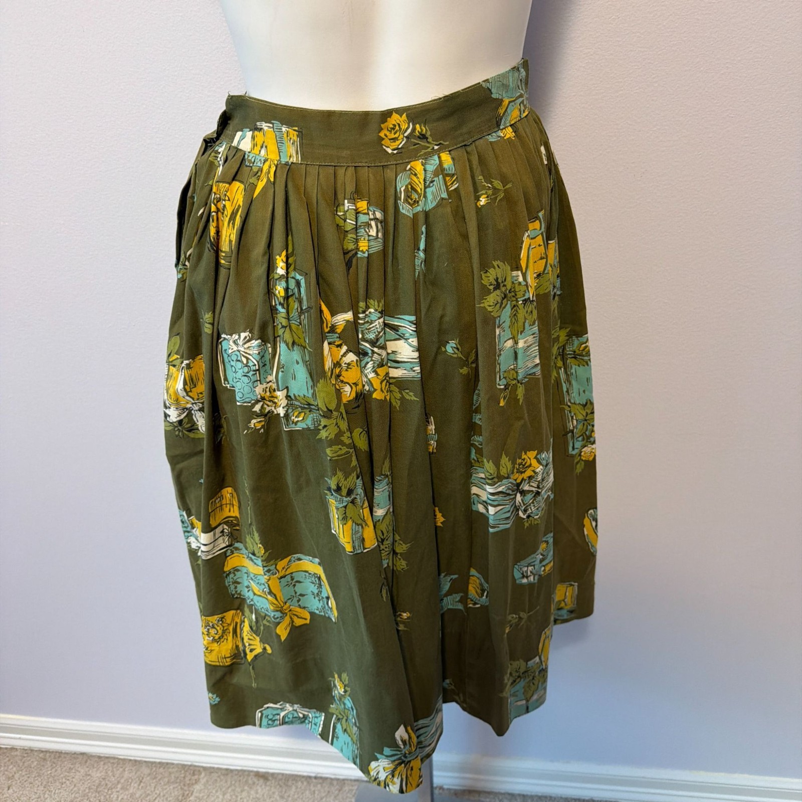 Vintage 50s Novelty Print Skirt Olive Green Cotton Perfume Bottle Rose Gift S
