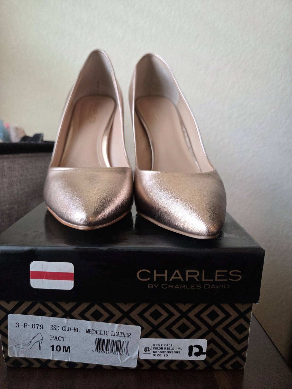 Charles By Charles David Women’s Rose Gold Leather Pumps US Size 10