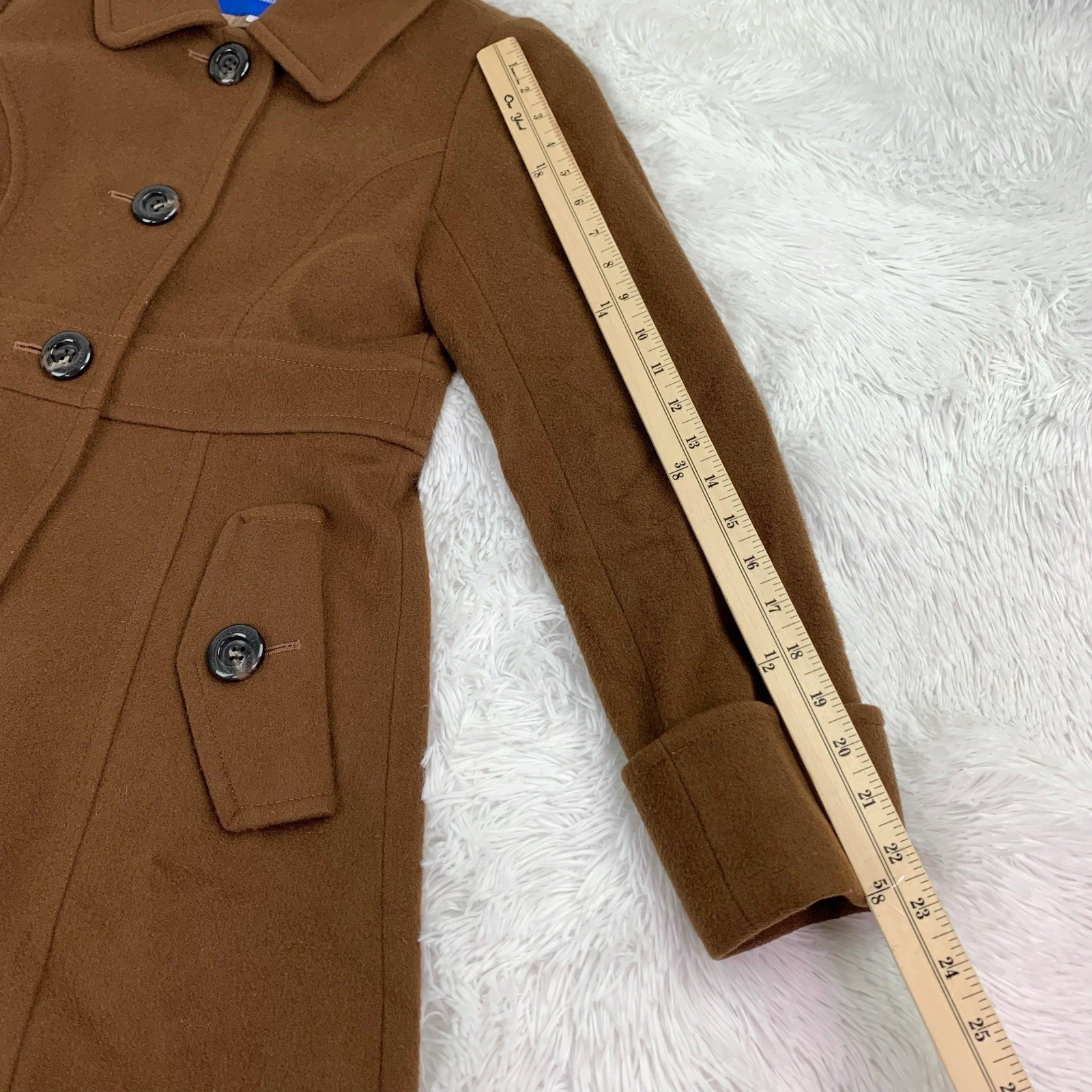 Blue Label Crestbridge size 38 long sleeve button front top coat plaid lining