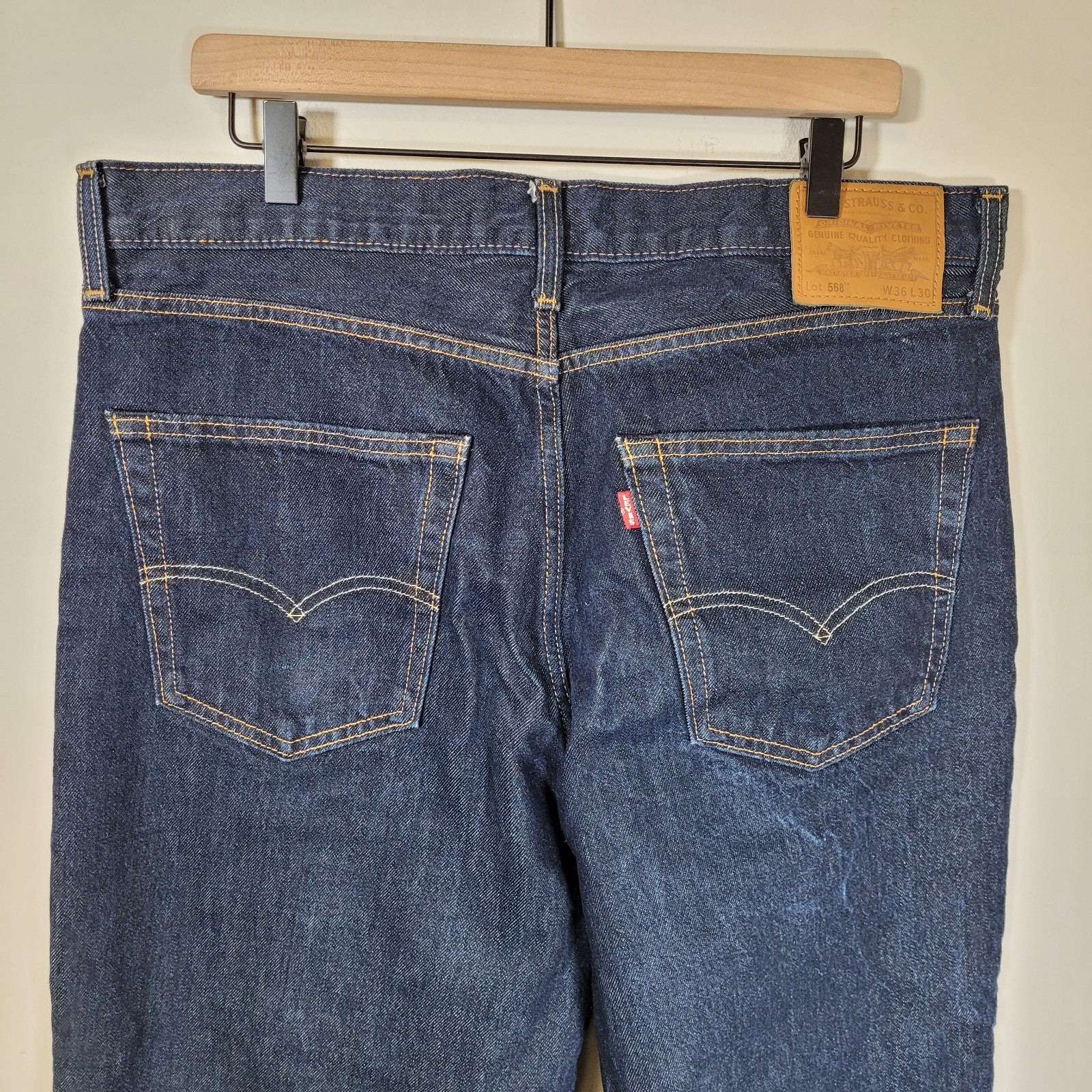 Levis 568 Loose Straight Jeans Mens 36×30 Medium Wash Blue Denim Pants EUC Baggy