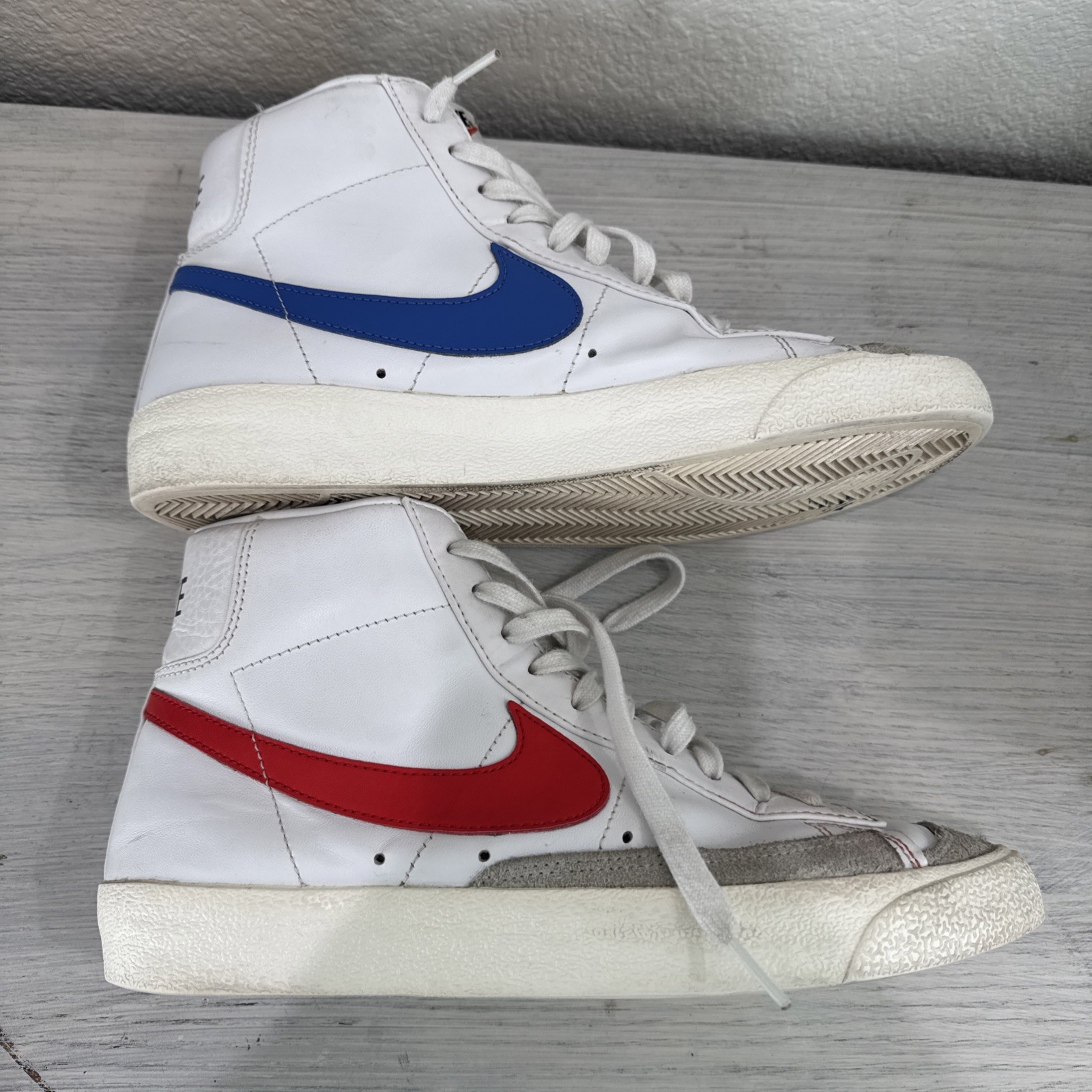 Nike Blazer Mid ’77 Vintage High Top Sneakers White Red Blue Mens Size 8 Shoes